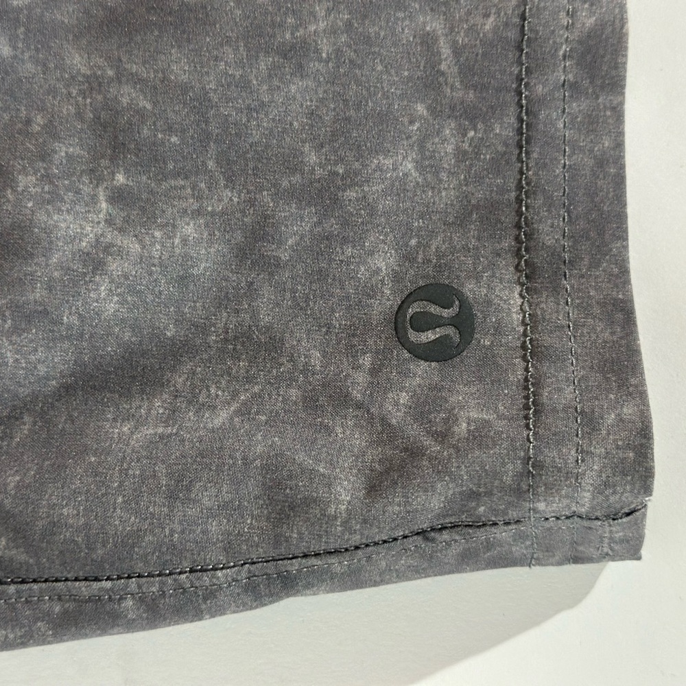 lululemon T.H.E. Short 5 in inseam - Picture 3 of 3